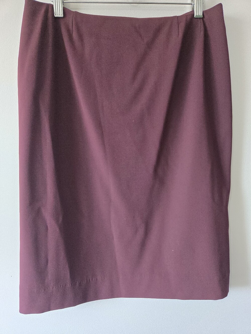 Max Mara  Pencil Skirt in Plum. Size 10